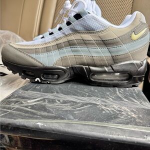 Nike Air Max Gray and White Men's Shoes